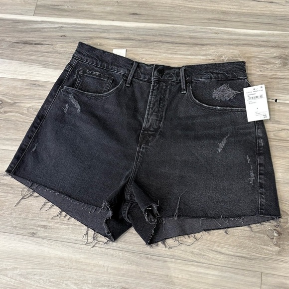 NEW! Good American ‘90's Short Black Wash Denim Jean Shorts Size 8/29 - Picture 3 of 7